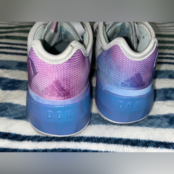 Size 4 US basketball sneakers for kids. Never worn. Without box. - Picture 2 of 5